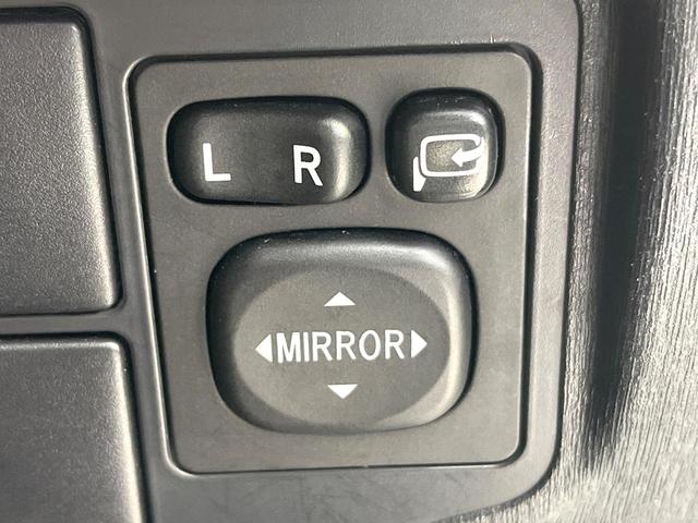 プリウス Ｓ　バックカメラ　禁煙車　ドラレコ　スマートキー　ＨＩＤヘッド　ナビ連動ＥＴＣ　オートライト　オートエアコン　Ｂｌｕｅｔｏｏｔｈ　ＣＤ　ＤＶＤ再生　地デジ（6枚目）