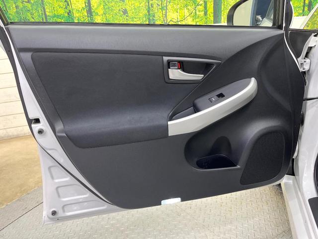 プリウス Ｓ　バックカメラ　禁煙車　ドラレコ　スマートキー　ＨＩＤヘッド　ナビ連動ＥＴＣ　オートライト　オートエアコン　Ｂｌｕｅｔｏｏｔｈ　ＣＤ　ＤＶＤ再生　地デジ（36枚目）