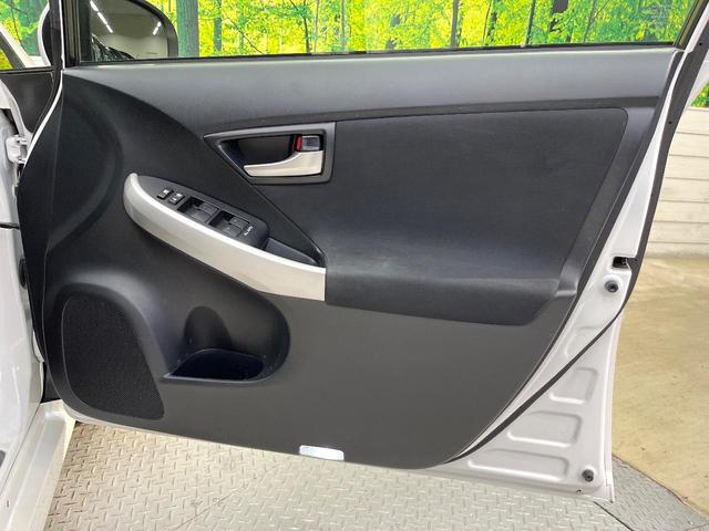 プリウス Ｓ　バックカメラ　禁煙車　ドラレコ　スマートキー　ＨＩＤヘッド　ナビ連動ＥＴＣ　オートライト　オートエアコン　Ｂｌｕｅｔｏｏｔｈ　ＣＤ　ＤＶＤ再生　地デジ（44枚目）