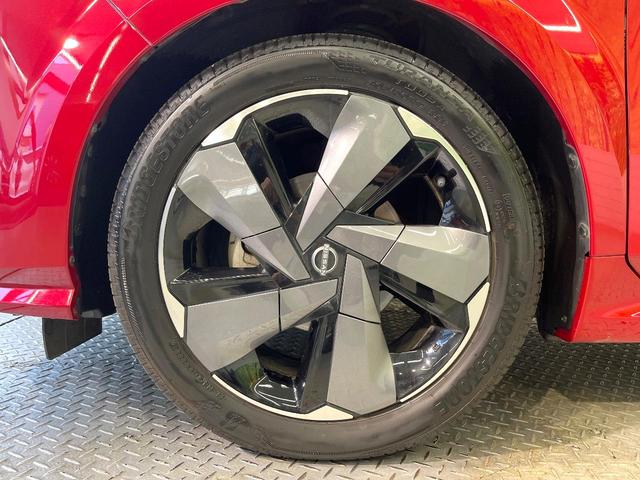 オーラ Ｇ　レザーエディション　純正９インチナビ　全周囲カメラ　ＢＯＳＥサウンド　衝突被害軽減システム　禁煙車　レザーシート　ドラレコ　コーナーセンサー　スマートキー　ＬＥＤヘッド　ビルトインＥＴＣ　純正１７インチアルミ（32枚目）