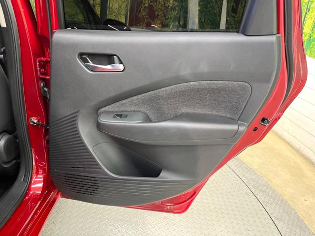 オーラ Ｇ　レザーエディション　純正９インチナビ　全周囲カメラ　ＢＯＳＥサウンド　衝突被害軽減システム　禁煙車　レザーシート　ドラレコ　コーナーセンサー　スマートキー　ＬＥＤヘッド　ビルトインＥＴＣ　純正１７インチアルミ（37枚目）