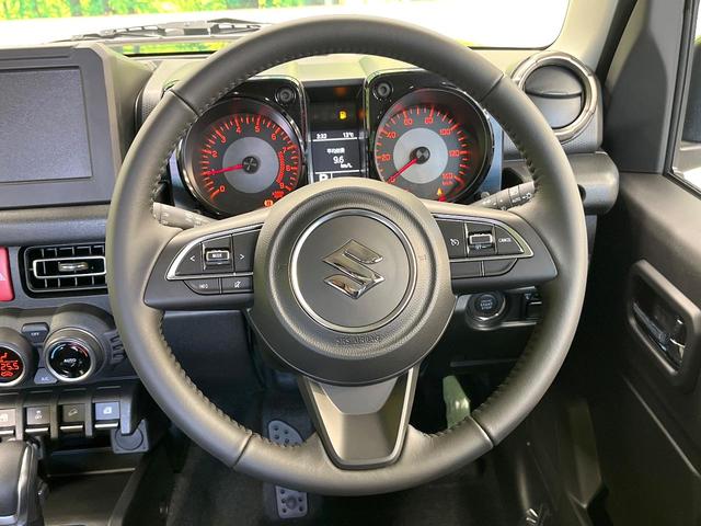 ジムニー ＸＣ　４ＷＤ　届出済未使用車　衝突被害軽減システム　コーナーセンサー　スマートキー　ＬＥＤヘッド　クルコン　純正１６インチアルミ　オートライト　オートエアコン（11枚目）