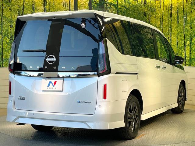セレナ ｅ－パワー　ハイウェイスターＶ　９０周年記念車　寒冷地仕様　純正１２．３型ナビ　全周囲カメラ　フルセグ　プロパイロット　デジタルインナーミラー　ワイヤレス充電　ハンズフリー機能付両側電動ドア　リアオートエアコン　ブラインドスポットモニター（17枚目）