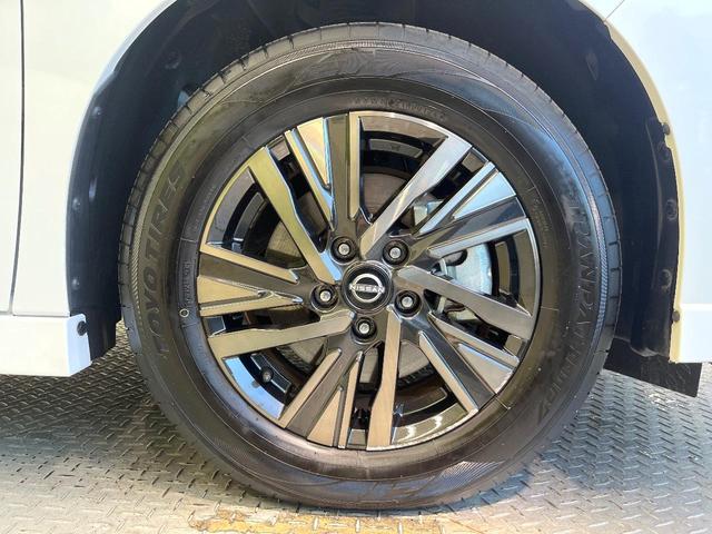 セレナ ｅ－パワー　ハイウェイスターＶ　９０周年記念車　寒冷地仕様　純正１２．３型ナビ　全周囲カメラ　フルセグ　プロパイロット　デジタルインナーミラー　ワイヤレス充電　ハンズフリー機能付両側電動ドア　リアオートエアコン　ブラインドスポットモニター（24枚目）