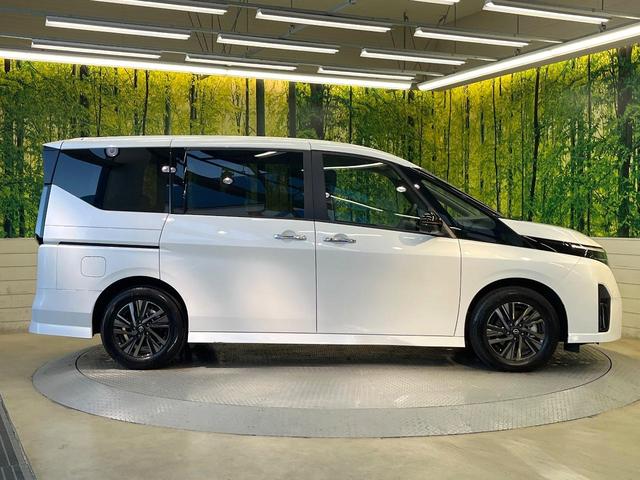 セレナ ｅ－パワー　ハイウェイスターＶ　９０周年記念車　寒冷地仕様　純正１２．３型ナビ　全周囲カメラ　フルセグ　プロパイロット　デジタルインナーミラー　ワイヤレス充電　ハンズフリー機能付両側電動ドア　リアオートエアコン　ブラインドスポットモニター（31枚目）