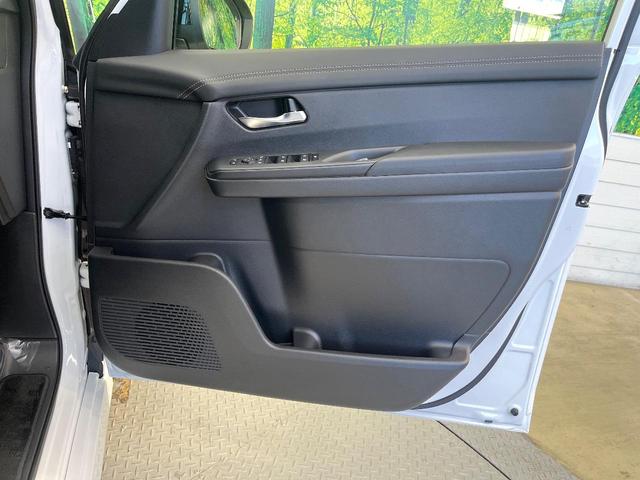 セレナ ｅ－パワー　ハイウェイスターＶ　９０周年記念車　寒冷地仕様　純正１２．３型ナビ　全周囲カメラ　フルセグ　プロパイロット　デジタルインナーミラー　ワイヤレス充電　ハンズフリー機能付両側電動ドア　リアオートエアコン　ブラインドスポットモニター（38枚目）