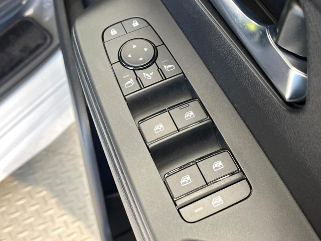 セレナ ｅ－パワー　ハイウェイスターＶ　９０周年記念車　寒冷地仕様　純正１２．３型ナビ　全周囲カメラ　フルセグ　プロパイロット　デジタルインナーミラー　ワイヤレス充電　ハンズフリー機能付両側電動ドア　リアオートエアコン　ブラインドスポットモニター（52枚目）