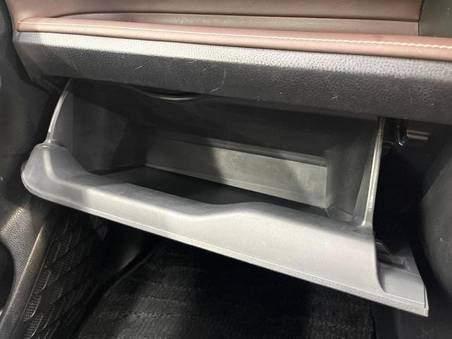 エスクァイア Gi 8型ナビ バックカメラ フルセグ 両側電動ドア シートヒーター 黒革調シート 7人乗り クルコン 禁煙車 ETC LEDヘッド 純正15インチアルミ アイドリングストップ スマートキー オートエアコン(63枚目)