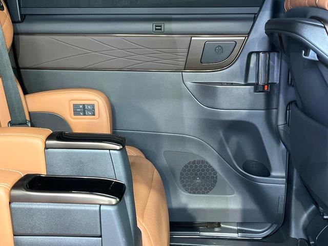 ヴェルファイアハイブリッド Ｚ　プレミア　モデリスタエアロ　ガラスルーフ　後席モニター　全周囲カメラ　１００Ｖ電源　両側電動ドア　シートベンチレーション　レーダークルーズ　茶革シート　前後席パワーシート　ブラインドスポット　オットマン（46枚目）