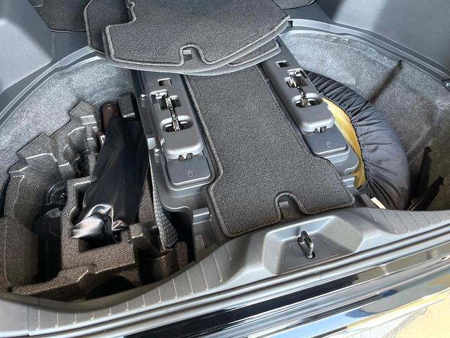 ヴェルファイアハイブリッド Ｚ　プレミア　モデリスタエアロ　ガラスルーフ　後席モニター　全周囲カメラ　１００Ｖ電源　両側電動ドア　シートベンチレーション　レーダークルーズ　茶革シート　前後席パワーシート　ブラインドスポット　オットマン（57枚目）