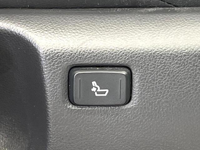 C-HR G 純正SDナビ バックカメラ 衝突被害軽減システム レザーシート コーナーセンサー デュアルエアコン LEDヘッド ETC クルコン 純正18インチアルミ 純正革巻きステアリング(40枚目)