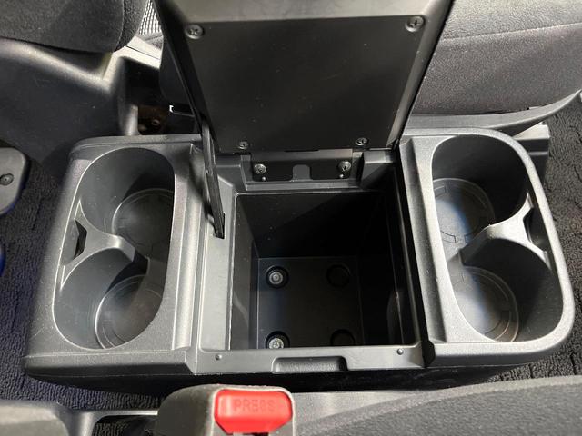 デリカD:5 G パワーパッケージ 8型ナビ バックカメラ フルセグ クルーズコントロール 両側電動ドア HIDヘッド オートライト オートエアコン 純正18インチアルミ スマートキー 電動格納ミラー パドルシフト ETC(58枚目)