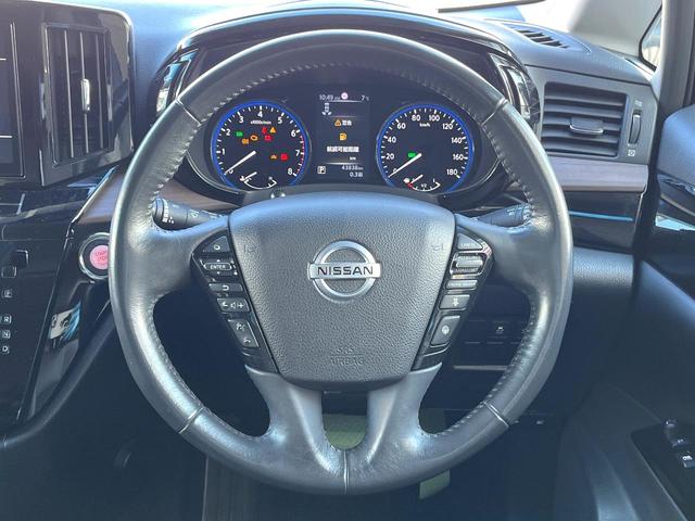 エルグランド ２５０ハイウェイスターＳ　両側電動ドア　純正１０型ナビ　後席モニター　全周囲カメラ　３６０度セーフティサポート　クルーズコントロール　ハーフレザー　ＬＥＤヘッド　オートライト　スマートキー　電動格納ミラー　ステアリングスイッチ（12枚目）