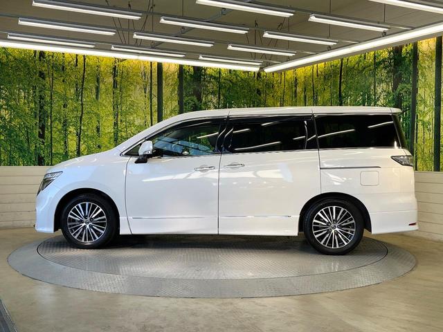 エルグランド ２５０ハイウェイスターＳ　両側電動ドア　純正１０型ナビ　後席モニター　全周囲カメラ　３６０度セーフティサポート　クルーズコントロール　ハーフレザー　ＬＥＤヘッド　オートライト　スマートキー　電動格納ミラー　ステアリングスイッチ（52枚目）