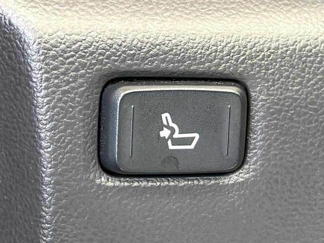 C-HR G モード ネロ セーフティプラスII 8型ディスプレイオーディオ 全周囲カメラ トヨタセーフティセンス レーダークルーズ シートヒーター ハーフレザー ブラインドスポットモニター スマートキー LEDヘッド オートライト オートエアコン(30枚目)