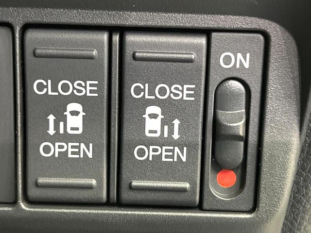 フリード クロスター　登録済未使用車　純正９型ナビ　バックカメラ　ホンダセンシング　レーダークルーズ　両側電動ドア　ハーフレザー　シートヒーター　ブラインドスポットモニター　オートエアコン　スマートキー　ＬＥＤヘッド（6枚目）