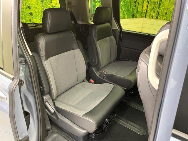 フリード クロスター　登録済未使用車　純正９型ナビ　バックカメラ　ホンダセンシング　レーダークルーズ　両側電動ドア　ハーフレザー　シートヒーター　ブラインドスポットモニター　オートエアコン　スマートキー　ＬＥＤヘッド（9枚目）