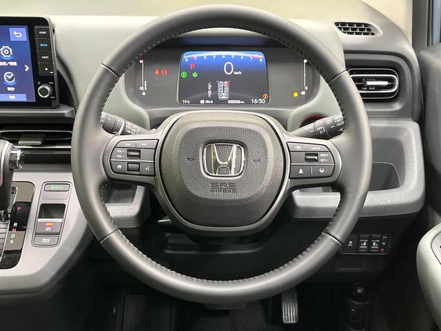 フリード クロスター　登録済未使用車　純正９型ナビ　バックカメラ　ホンダセンシング　レーダークルーズ　両側電動ドア　ハーフレザー　シートヒーター　ブラインドスポットモニター　オートエアコン　スマートキー　ＬＥＤヘッド（12枚目）