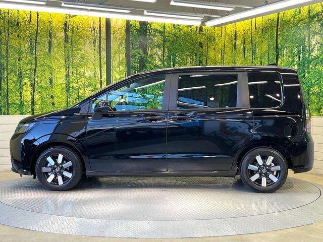 フリード ｅ：ＨＥＶエアー　ＥＸ　登録済未使用車　ホンダセンシング　アダプティブクルーズ　両側電動ドア　シートヒーター　ステアリングヒーター　ブラインドスポットモニター　ＬＥＤヘッド　オートハイビーム　オートエアコン　スマートキー（35枚目）