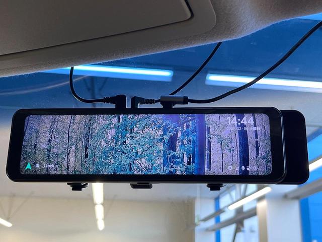 エルグランド 250ハイウェイスターS アーバンクロム 10型ディスプレイオーディオ バックカメラ クルーズコントロール 両側電動ドア リアオートエアコン 純正18インチアルミ デジタルインナーミラー LEDヘッド オートライト AC100V電源(5枚目)