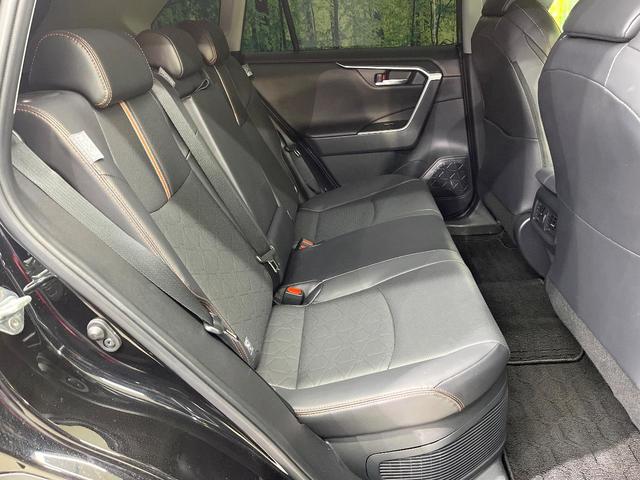 RAV4 ハイブリッドアドベンチャー 4WD バックカメラ 衝突被害軽減システム レーダークルーズ レザー調シート 前席シートエアコン パワーシート ドラレコ コーナーセンサー スマートキー LEDヘッド ETC2.0(9枚目)
