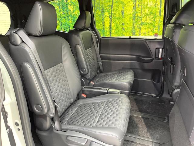 ヴォクシー ハイブリッドＳ－Ｚ　フリップダウンモニター　ドライビングサポートパッケージ　純正１０．５型ナビ　バックカメラ　ブラインドスポットモニター　３眼ＬＥＤヘッド　両側電動ドア　リアオートエアコン　シートヒーター　スマートキー（9枚目）