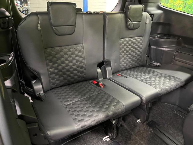 ヴォクシー ハイブリッドＳ－Ｚ　フリップダウンモニター　ドライビングサポートパッケージ　純正１０．５型ナビ　バックカメラ　ブラインドスポットモニター　３眼ＬＥＤヘッド　両側電動ドア　リアオートエアコン　シートヒーター　スマートキー（10枚目）