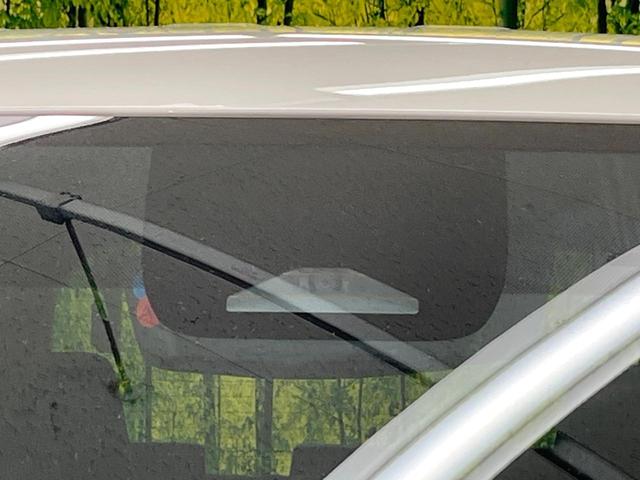 ヴォクシー ハイブリッドＳ－Ｚ　フリップダウンモニター　ドライビングサポートパッケージ　純正１０．５型ナビ　バックカメラ　ブラインドスポットモニター　３眼ＬＥＤヘッド　両側電動ドア　リアオートエアコン　シートヒーター　スマートキー（21枚目）