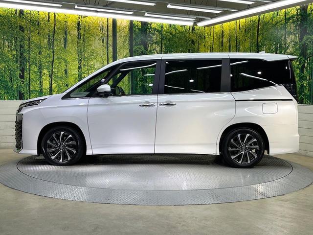 ヴォクシー ハイブリッドＳ－Ｚ　フリップダウンモニター　ドライビングサポートパッケージ　純正１０．５型ナビ　バックカメラ　ブラインドスポットモニター　３眼ＬＥＤヘッド　両側電動ドア　リアオートエアコン　シートヒーター　スマートキー（39枚目）