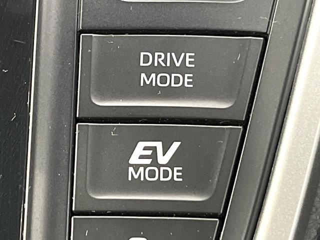 ヴォクシー ハイブリッドＳ－Ｚ　フリップダウンモニター　ドライビングサポートパッケージ　純正１０．５型ナビ　バックカメラ　ブラインドスポットモニター　３眼ＬＥＤヘッド　両側電動ドア　リアオートエアコン　シートヒーター　スマートキー（65枚目）