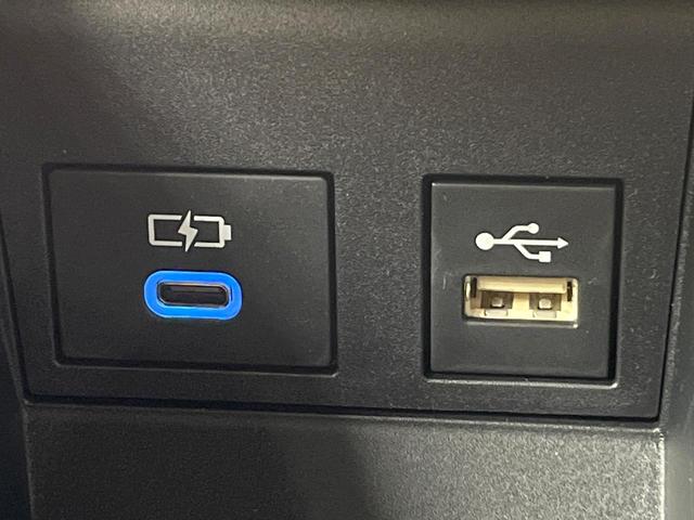 ヴォクシー ハイブリッドＳ－Ｚ　フリップダウンモニター　ドライビングサポートパッケージ　純正１０．５型ナビ　バックカメラ　ブラインドスポットモニター　３眼ＬＥＤヘッド　両側電動ドア　リアオートエアコン　シートヒーター　スマートキー（70枚目）