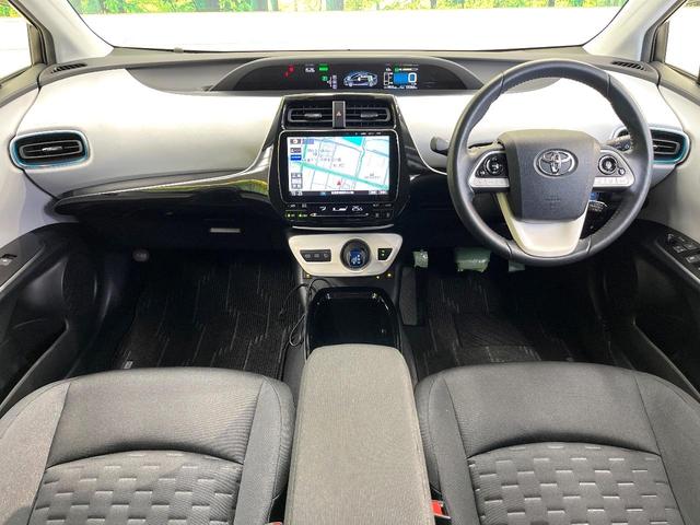 プリウスＰＨＶ Ｓ　ＳＤナビ　バックカメラ　１００Ｖ電源　衝突被害軽減システム　禁煙車　ドラレコ　コーナーセンサー　スマートキー　ＬＥＤヘッド　ビルトインＥＴＣ　オートハイビーム　車線逸脱警報　オートライト（2枚目）