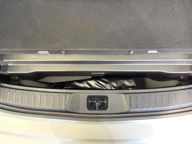 プリウスＰＨＶ Ｓ　ＳＤナビ　バックカメラ　１００Ｖ電源　衝突被害軽減システム　禁煙車　ドラレコ　コーナーセンサー　スマートキー　ＬＥＤヘッド　ビルトインＥＴＣ　オートハイビーム　車線逸脱警報　オートライト（47枚目）