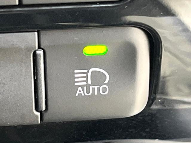 プリウスＰＨＶ Ｓ　ＳＤナビ　バックカメラ　１００Ｖ電源　衝突被害軽減システム　禁煙車　ドラレコ　コーナーセンサー　スマートキー　ＬＥＤヘッド　ビルトインＥＴＣ　オートハイビーム　車線逸脱警報　オートライト（53枚目）