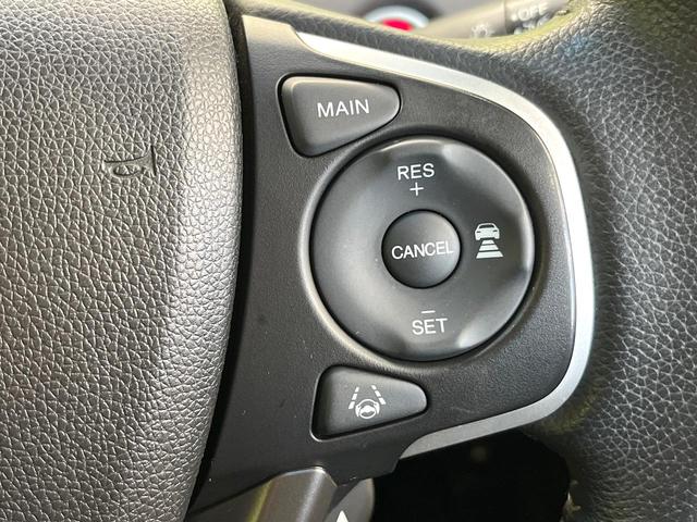 フリードハイブリッド ハイブリッド・Ｇホンダセンシング　純正ナビ　バックカメラ　フルセグ　アダプティブクルーズ　両側電動ドア　シートヒーター　ＬＥＤヘッド　純正１５インチアルミ　ハーフレザー　オートライト　オートエアコン　スマートキー　ＥＴＣ（7枚目）