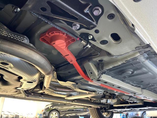 カローラクロス ハイブリッド　Ｚ　パノラマルーフ　純正１０．５型ナビ　バックカメラ　ブラインドスポットモニター　電動リアゲート　シートエアコン　パワーシート　セーフティセンス　ＬＥＤヘッド＆フォグ　オートエアコン　純正１８インチアルミ（28枚目）