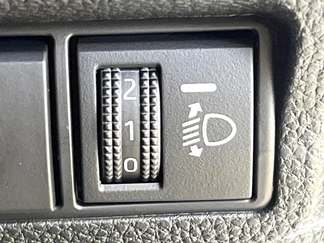 カローラクロス ハイブリッド　Ｚ　パノラマルーフ　純正１０．５型ナビ　バックカメラ　ブラインドスポットモニター　電動リアゲート　シートエアコン　パワーシート　セーフティセンス　ＬＥＤヘッド＆フォグ　オートエアコン　純正１８インチアルミ（53枚目）