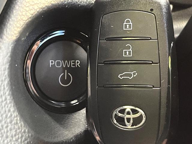 カローラクロス ハイブリッド　Ｚ　パノラマルーフ　純正１０．５型ナビ　バックカメラ　ブラインドスポットモニター　電動リアゲート　シートエアコン　パワーシート　セーフティセンス　ＬＥＤヘッド＆フォグ　オートエアコン　純正１８インチアルミ（61枚目）