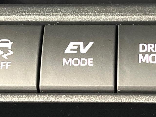 カローラクロス ハイブリッド　Ｚ　パノラマルーフ　純正１０．５型ナビ　バックカメラ　ブラインドスポットモニター　電動リアゲート　シートエアコン　パワーシート　セーフティセンス　ＬＥＤヘッド＆フォグ　オートエアコン　純正１８インチアルミ（68枚目）