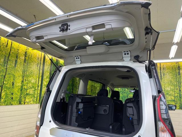 セレナ ｅ－パワー　ハイウェイスターＶ　エマージェンシーブレーキ　寒冷地仕様　プロパイロット　純正１０型ナビ　全周囲カメラ　デジタルインナーミラー　ブラインドスポットモニター　シートヒーター　両側電動ドア　リアオートエアコン　禁煙車（50枚目）