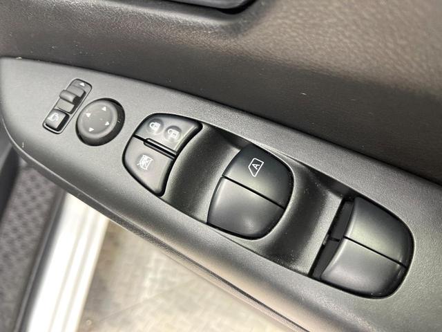 セレナ ｅ－パワー　ハイウェイスターＶ　後席モニター　純正１０インチナビ　プロパイロット　両側電動ドア　全周囲カメラ　デジタルインナーミラー　ＬＥＤヘッド　オートライト　オートエアコン　ＥＴＣ　ドラレコ　スマートキー　純正１５インチアルミ（43枚目）