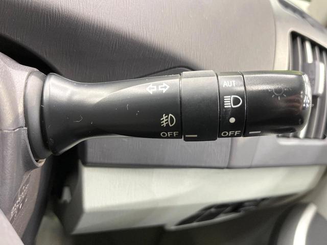 プリウス Ｓ　ＬＥＤエディション　純正ナビ　バックカメラ　ＬＥｄヘッド　オートライト　オートエアコン　禁煙車　ＥＴＣ　ドラレコ　スマートキー　純正革巻きステアリング　Ｂｌｕｅｔｏｏｔｈ再生　電動格納ミラー　ヘッドライトウォッシャー（6枚目）