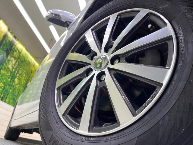 プリウス Ｓ　ＬＥＤエディション　純正ナビ　バックカメラ　ＬＥｄヘッド　オートライト　オートエアコン　禁煙車　ＥＴＣ　ドラレコ　スマートキー　純正革巻きステアリング　Ｂｌｕｅｔｏｏｔｈ再生　電動格納ミラー　ヘッドライトウォッシャー（13枚目）