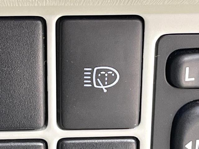 プリウス Ｓ　ＬＥＤエディション　純正ナビ　バックカメラ　ＬＥｄヘッド　オートライト　オートエアコン　禁煙車　ＥＴＣ　ドラレコ　スマートキー　純正革巻きステアリング　Ｂｌｕｅｔｏｏｔｈ再生　電動格納ミラー　ヘッドライトウォッシャー（29枚目）