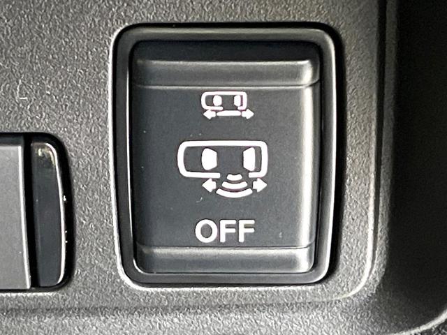 セレナ ｅ－パワー　ハイウェイスターＶ　登録済未使用車　純正１２．３型ナビ　全周囲カメラ　フルセグ　プロパイロット　ワイヤレス充電　ハンズフリー機能付両側電動ドア　リアオートエアコン　ＬＥＤヘッド＆フォグ　純正１６インチアルミ　スマートキー（6枚目）