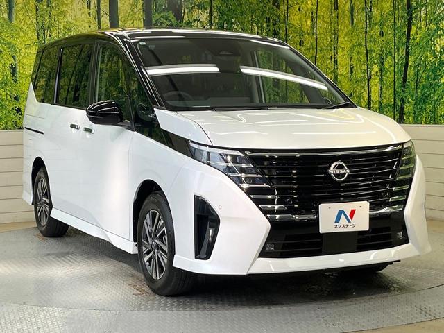 セレナ ｅ－パワー　ハイウェイスターＶ　登録済未使用車　純正１２．３型ナビ　全周囲カメラ　フルセグ　プロパイロット　ワイヤレス充電　ハンズフリー機能付両側電動ドア　リアオートエアコン　ＬＥＤヘッド＆フォグ　純正１６インチアルミ　スマートキー（17枚目）