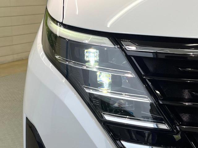 セレナ ｅ－パワー　ハイウェイスターＶ　登録済未使用車　純正１２．３型ナビ　全周囲カメラ　フルセグ　プロパイロット　ワイヤレス充電　ハンズフリー機能付両側電動ドア　リアオートエアコン　ＬＥＤヘッド＆フォグ　純正１６インチアルミ　スマートキー（21枚目）