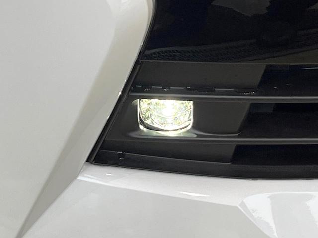 セレナ ｅ－パワー　ハイウェイスターＶ　登録済未使用車　純正１２．３型ナビ　全周囲カメラ　フルセグ　プロパイロット　ワイヤレス充電　ハンズフリー機能付両側電動ドア　リアオートエアコン　ＬＥＤヘッド＆フォグ　純正１６インチアルミ　スマートキー（22枚目）