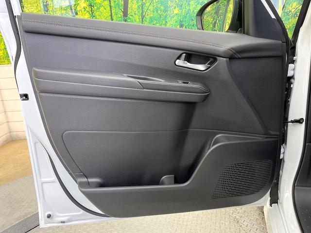 セレナ ｅ－パワー　ハイウェイスターＶ　登録済未使用車　純正１２．３型ナビ　全周囲カメラ　フルセグ　プロパイロット　ワイヤレス充電　ハンズフリー機能付両側電動ドア　リアオートエアコン　ＬＥＤヘッド＆フォグ　純正１６インチアルミ　スマートキー（44枚目）