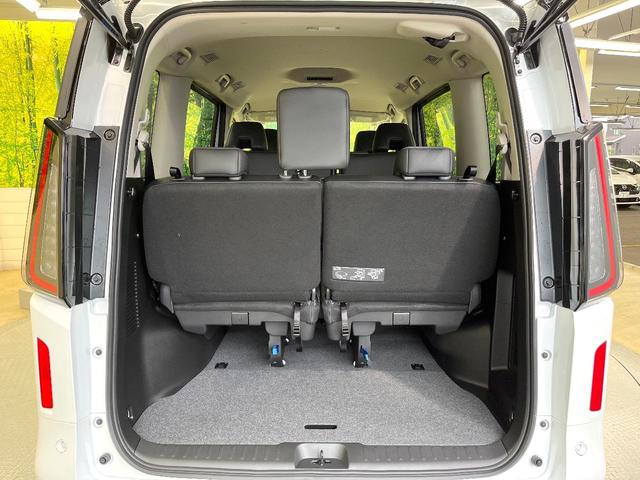 セレナ ｅ－パワー　ハイウェイスターＶ　登録済未使用車　純正１２．３型ナビ　全周囲カメラ　フルセグ　プロパイロット　ワイヤレス充電　ハンズフリー機能付両側電動ドア　リアオートエアコン　ＬＥＤヘッド＆フォグ　純正１６インチアルミ　スマートキー（46枚目）